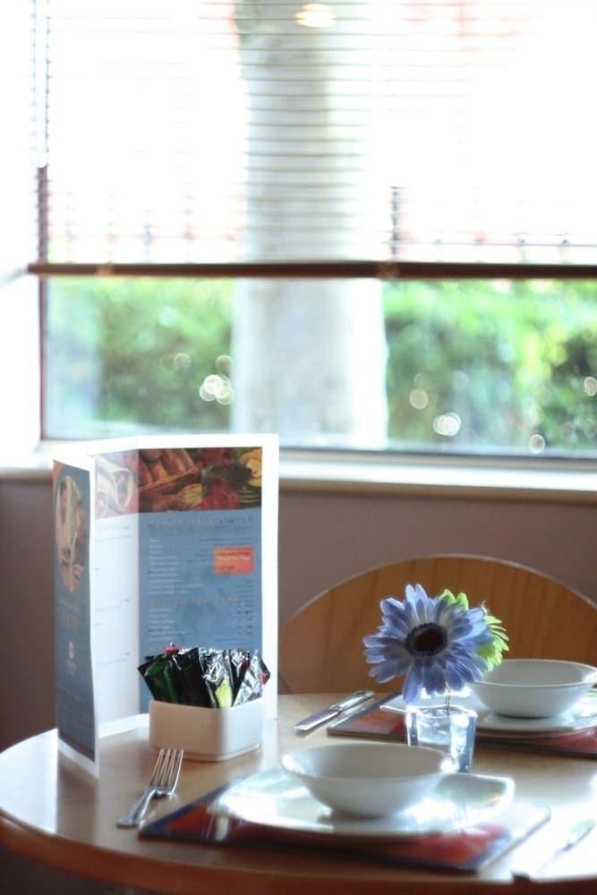 Stay Inn Manchester Salford  Bagian luar foto
